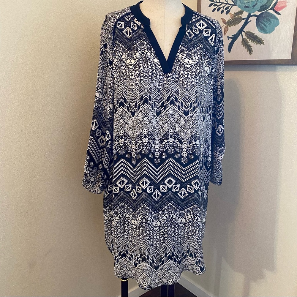Riley James Womens Size Medium Tunic Top Black White Boho Print.